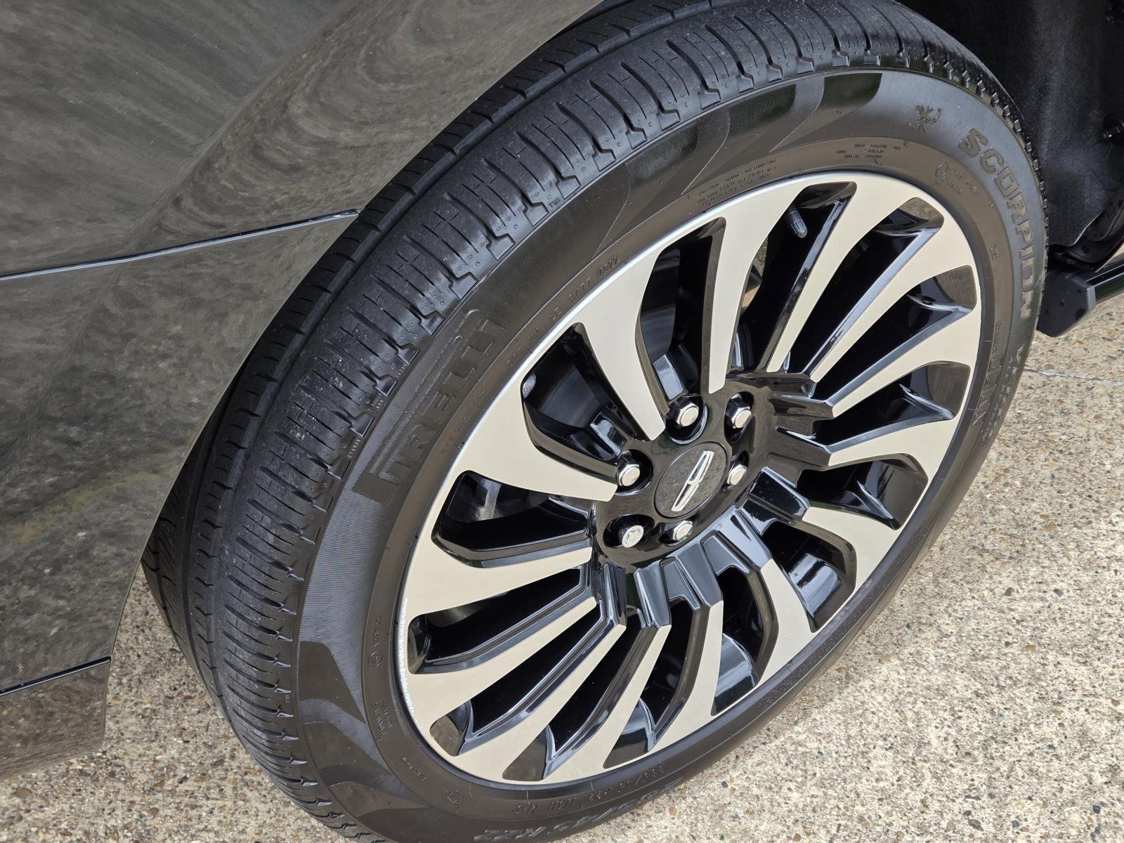Used 2023 Manhattan Green Metallic Premium Colorant Lincoln Black Label image 10