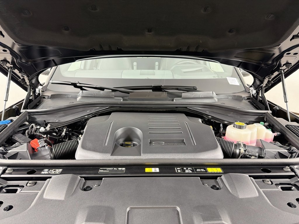 New 2027 Santorini Black Land Rover SE image 32