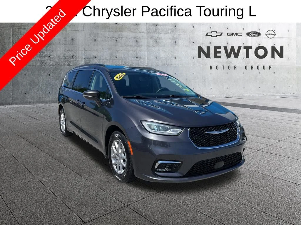 2022 Chrysler Pacifica Touring L's photo
