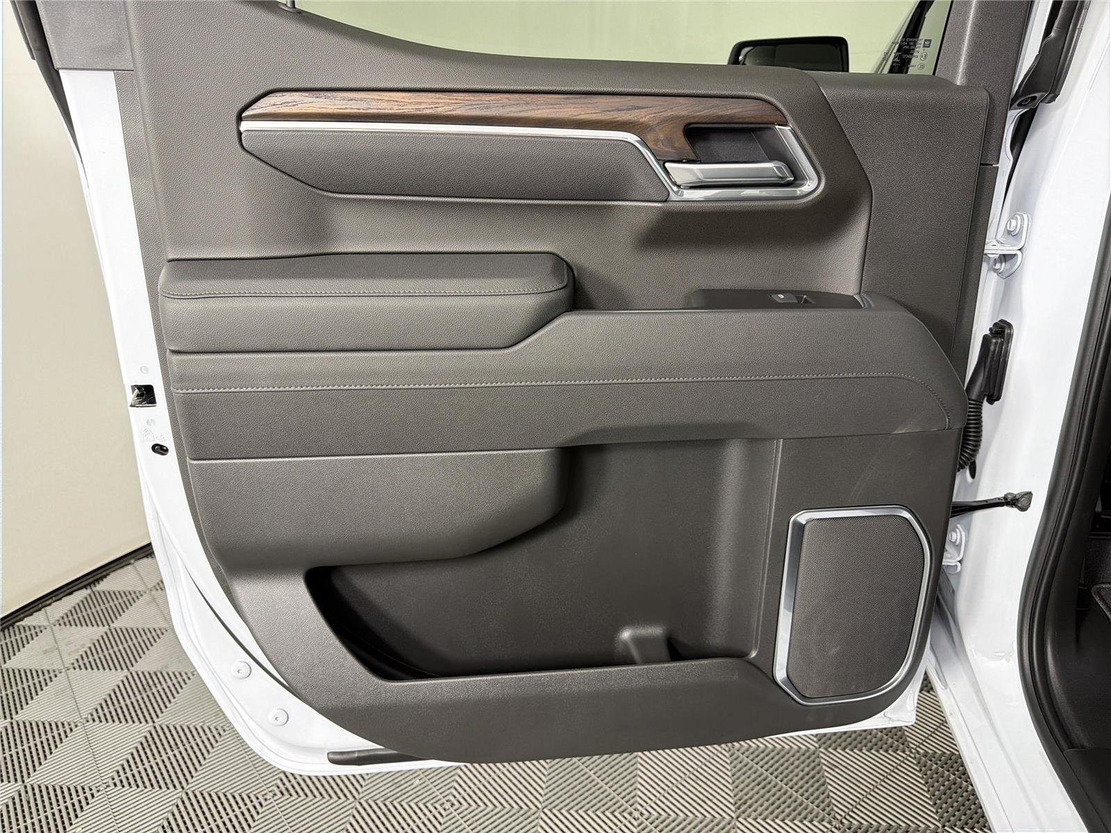 2026 GMC Sierra 1500 SLT - Photo 19