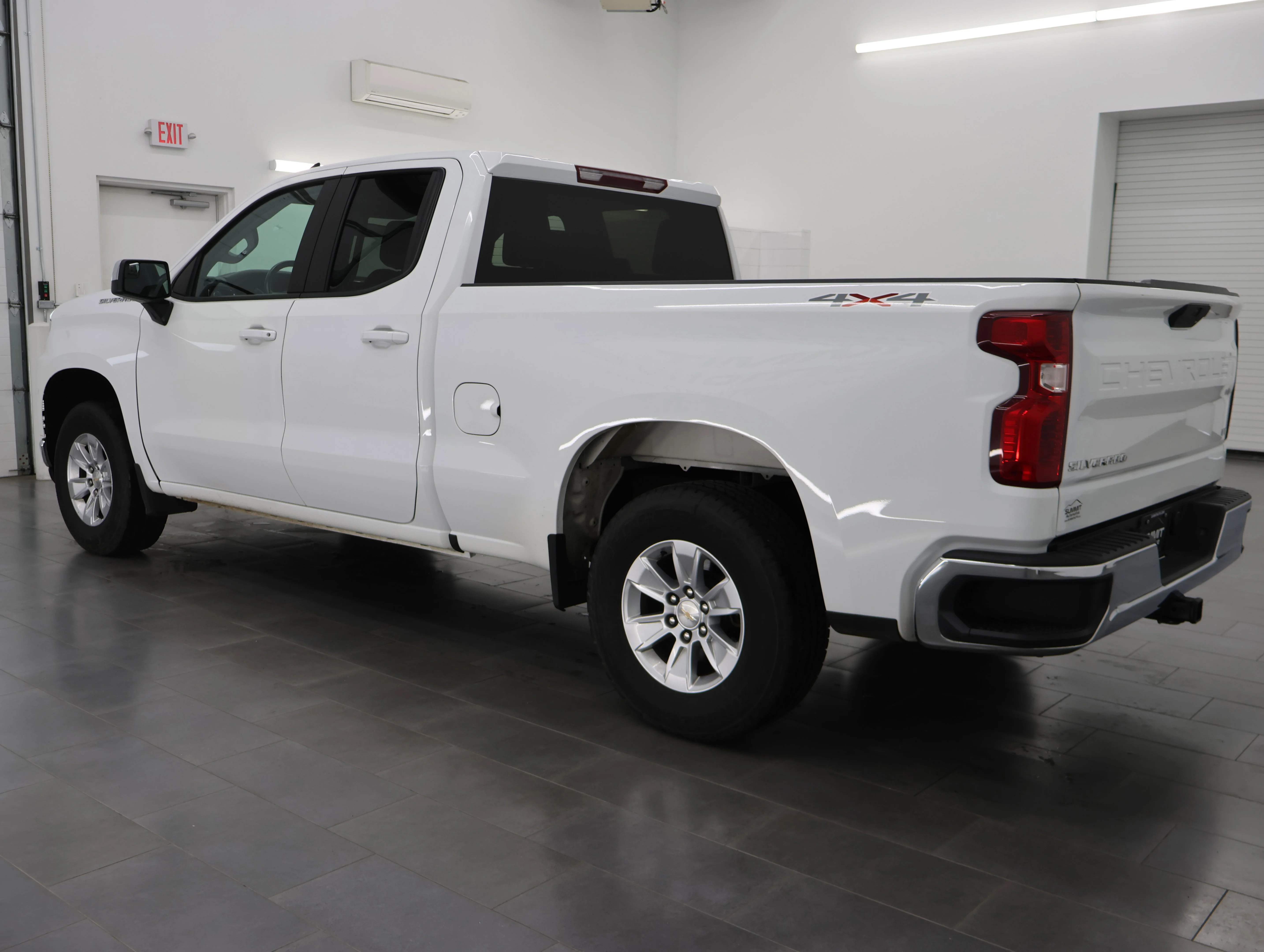 Used 2020 Summit White Chevrolet LT image 6