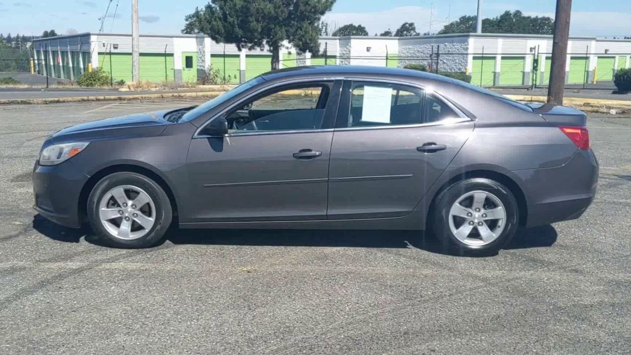 2013 Chevrolet Malibu LS photo 3