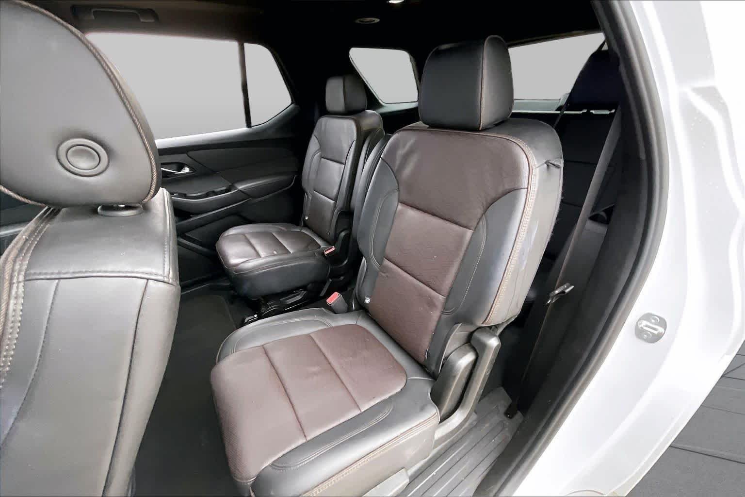 Used 2023 Iridescent Pearl Tricoat Chevrolet High Country image 20