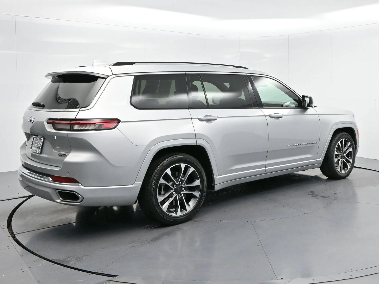 Used 2022 Silver Zynith Jeep Overland image 7