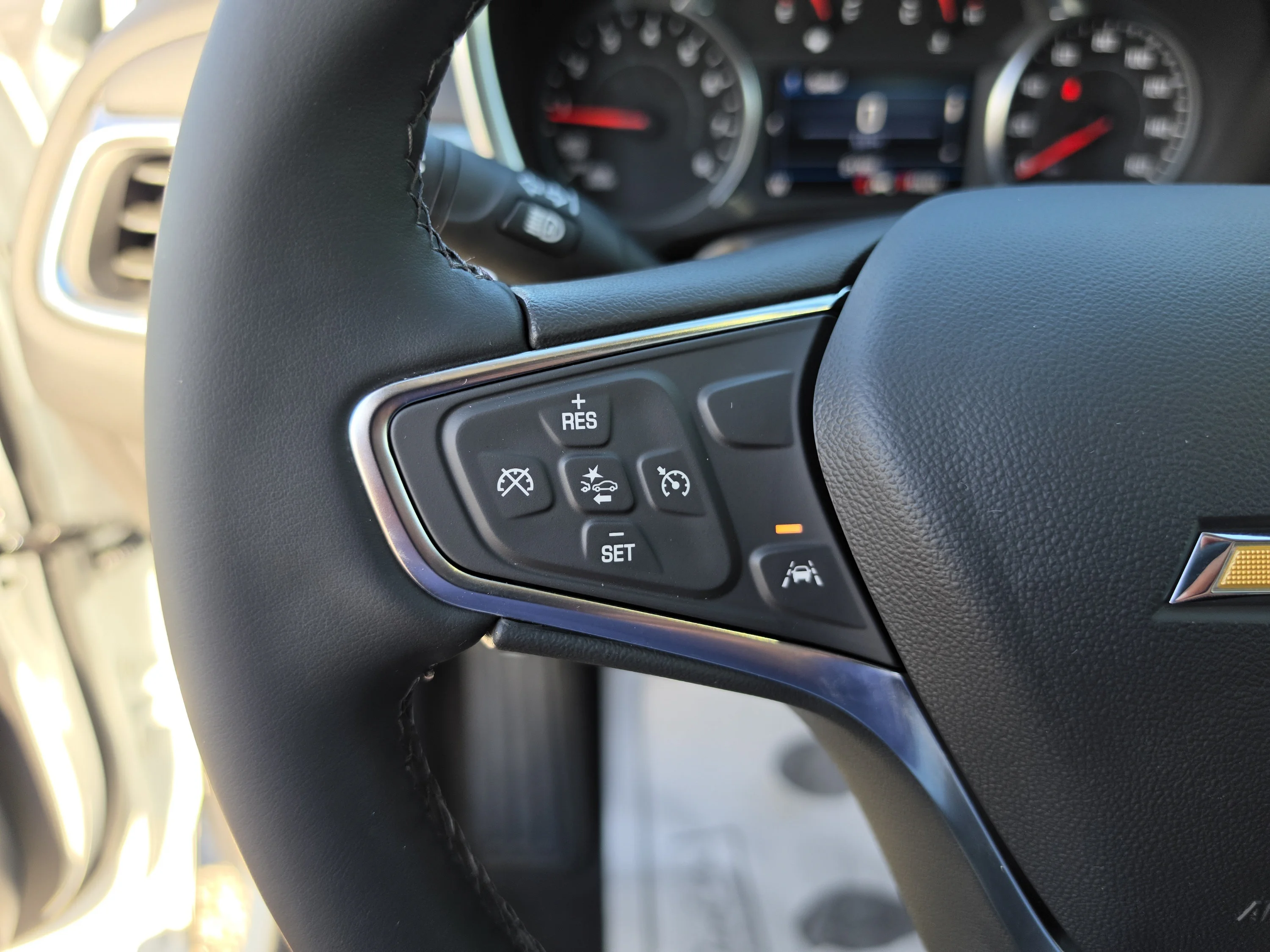 Used 2024 Summit White Chevrolet LT image 33