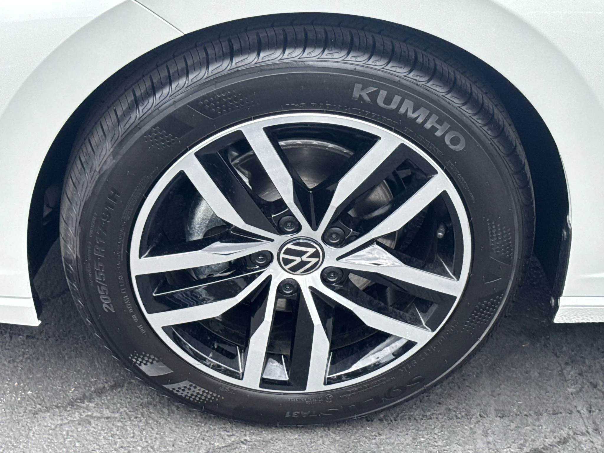 New 2026 Opal White Pearl Volkswagen SE image 11