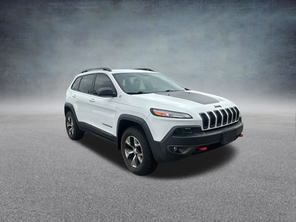 Used 2018 White Jeep Trailhawk image 4