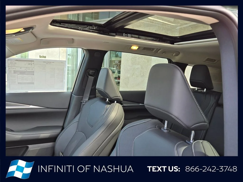 New 2027 DEEP EMERALD INFINITI Luxe AWD image 6
