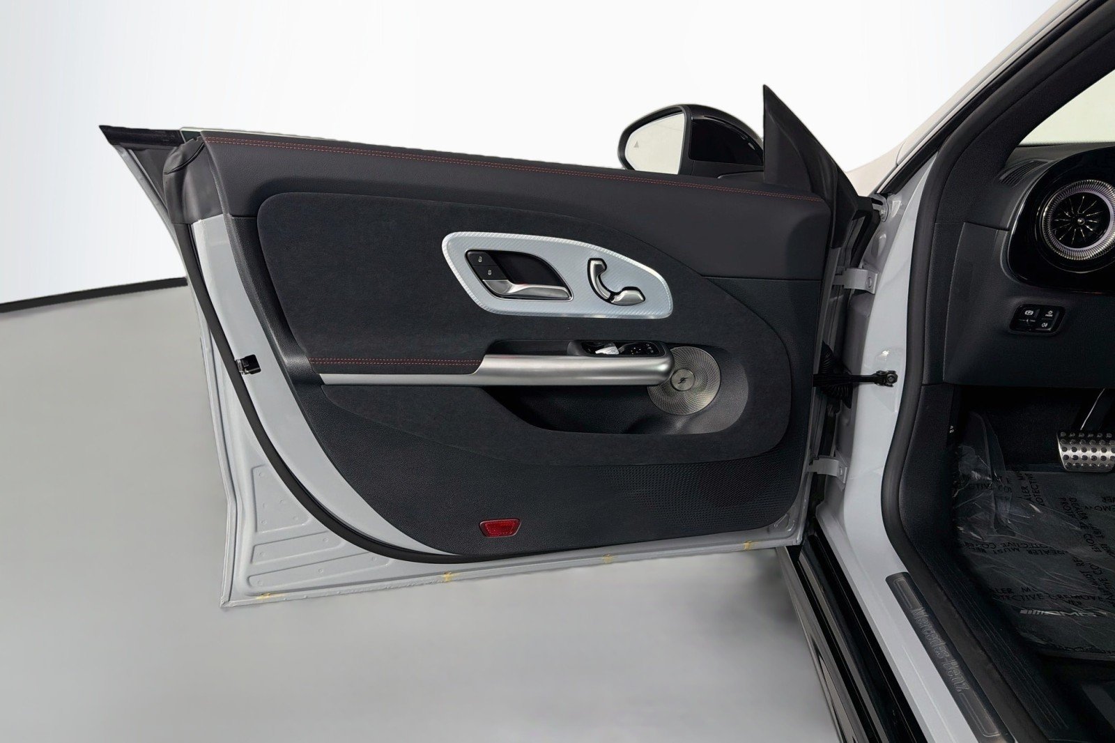 New 2027 MANUFAKTUR Alpine Grey Mercedes-Benz CLA 350 Electric image 20