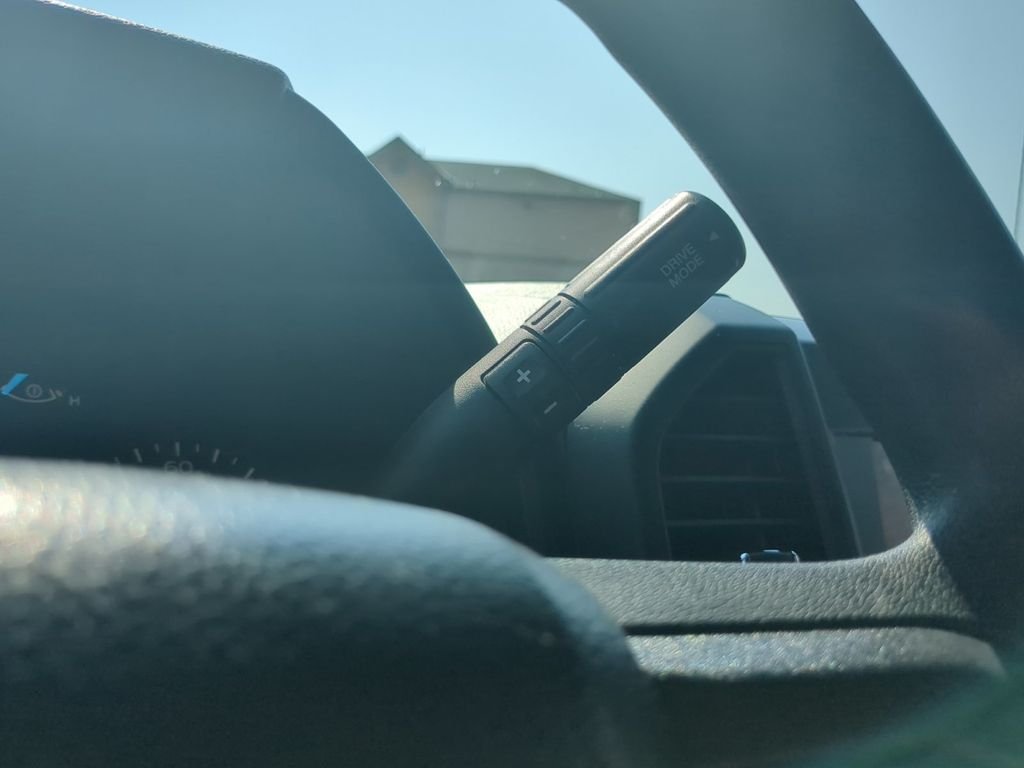 Used 2020 White Ford XL image 17