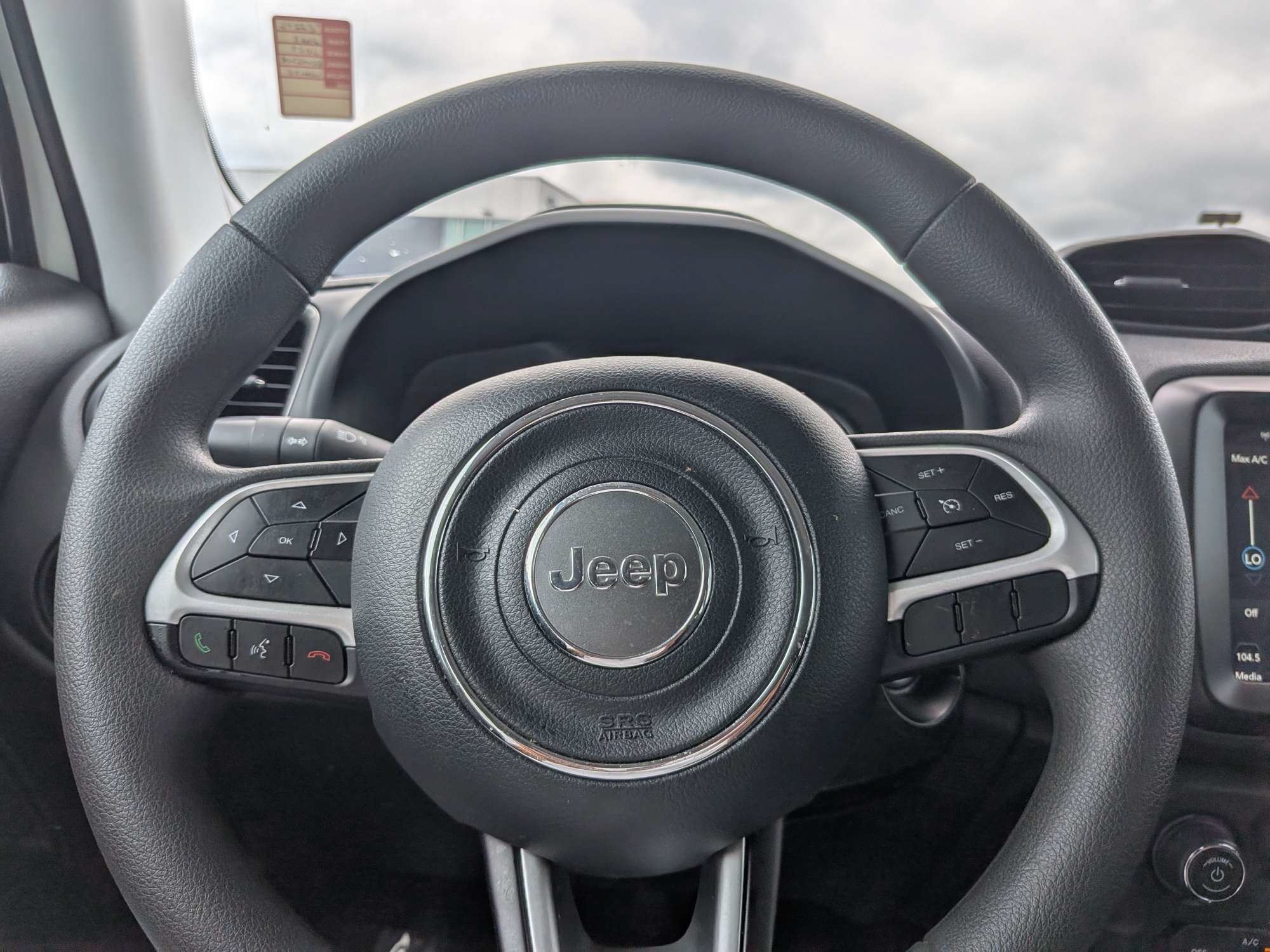 Used 2023 White Jeep Latitude image 23