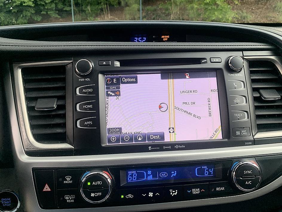 Used 2019 Blizzard Pearl Toyota XLE image 19