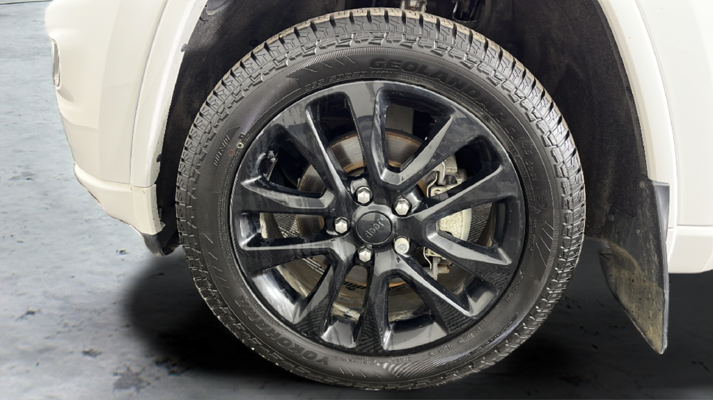 Used 2019 White/off-white Jeep Altitude image 48