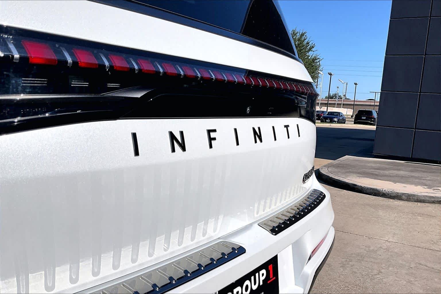 Used 2026 Radiant White/Black Obsidian INFINITI SPORT image 31