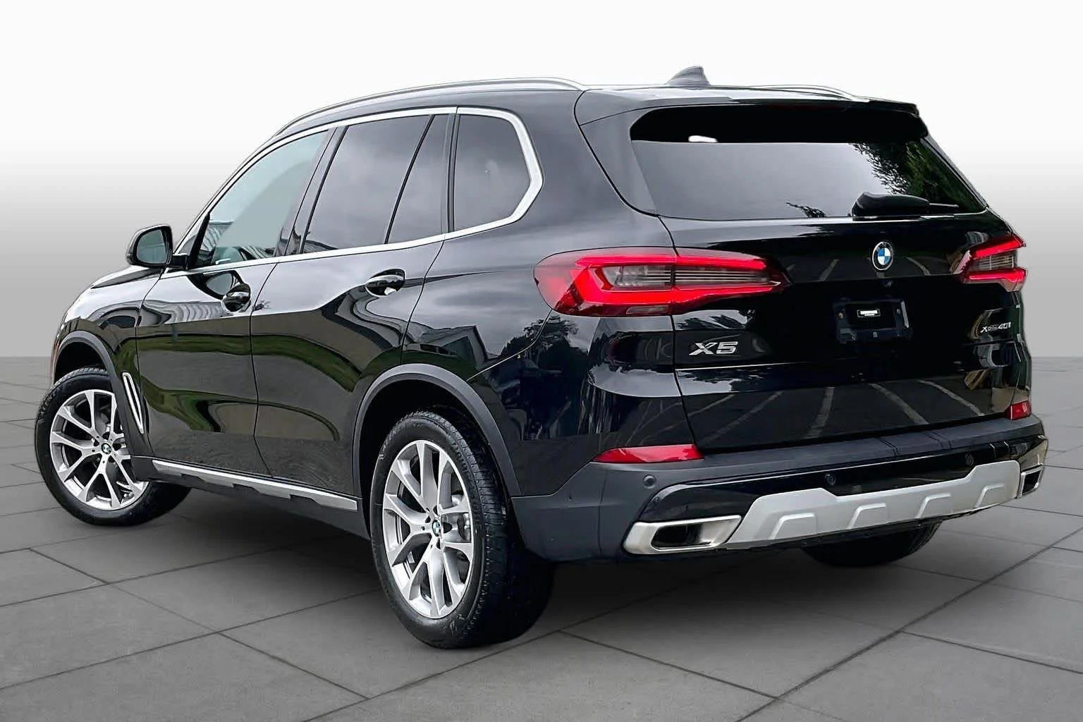 Used 2022 Black Sapphire Metallic BMW xDrive40i image 11