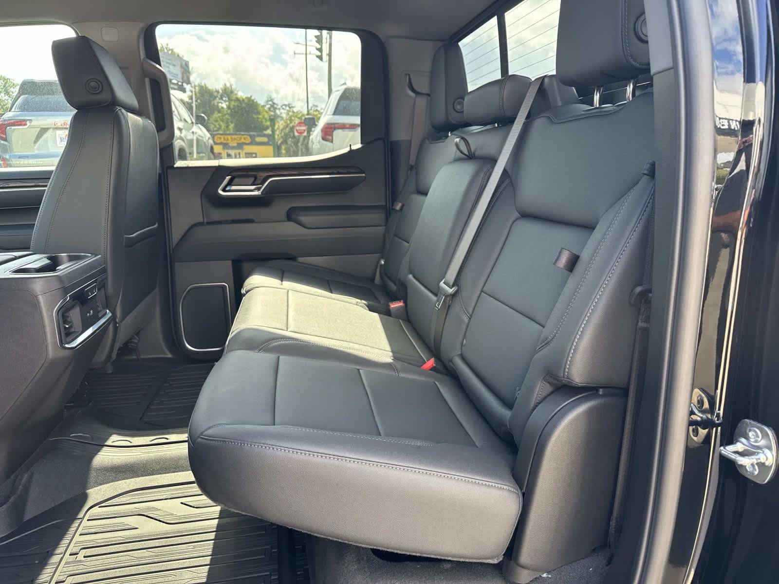 2026 GMC Sierra 1500 SLT - Photo 8