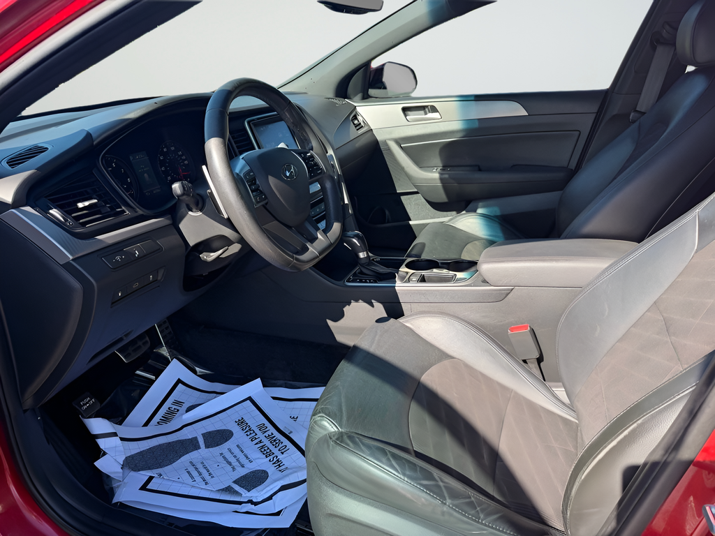 Used 2018 Red Hyundai Sport image 17