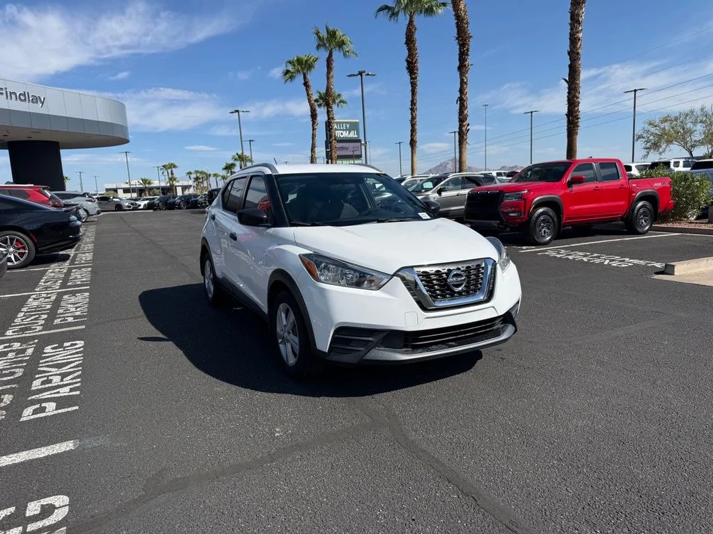 Used 2018 White Nissan S image 4
