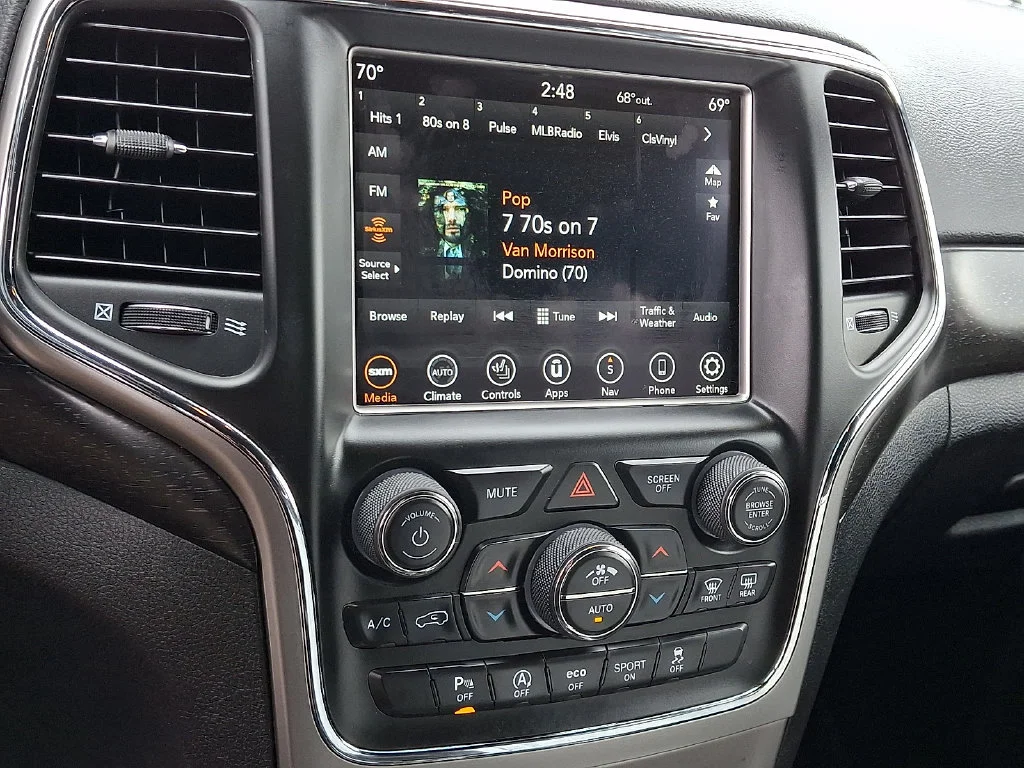 Used 2018 Bright White Clearcoat Jeep Altitude image 24