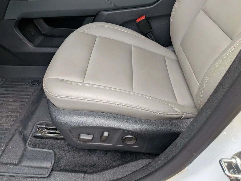 Used 2024 White GMC Elevation image 20