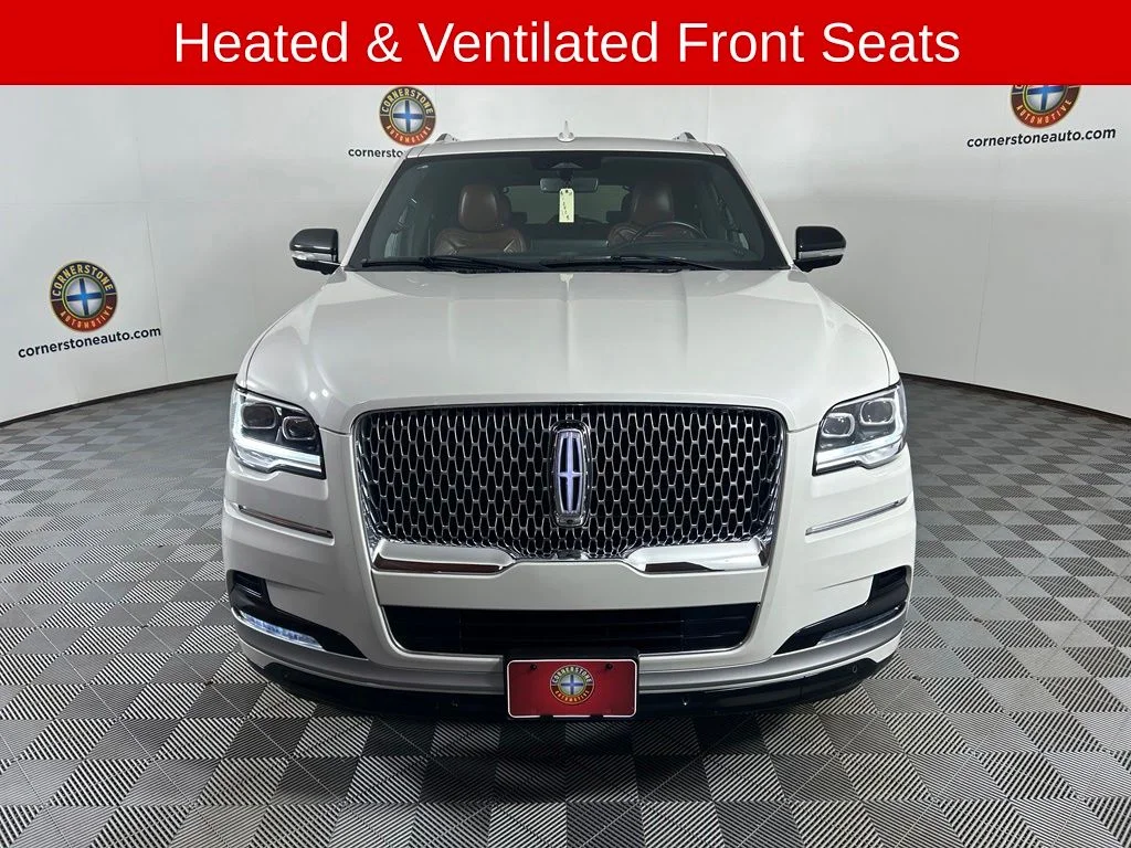 Used 2024 White Lincoln Reserve image 15