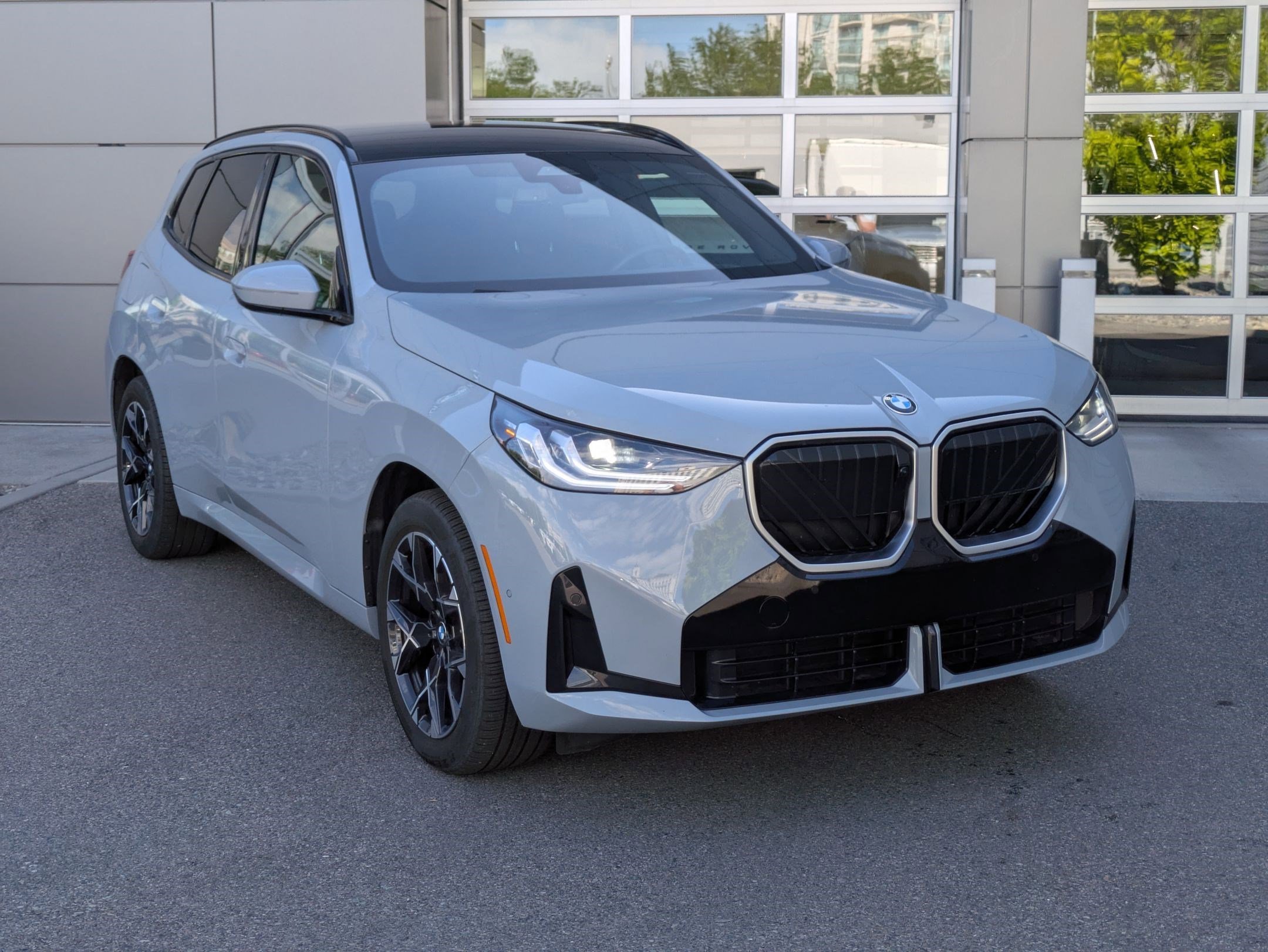 Used 2025 Gray Metallic BMW 30 xDrive image 3