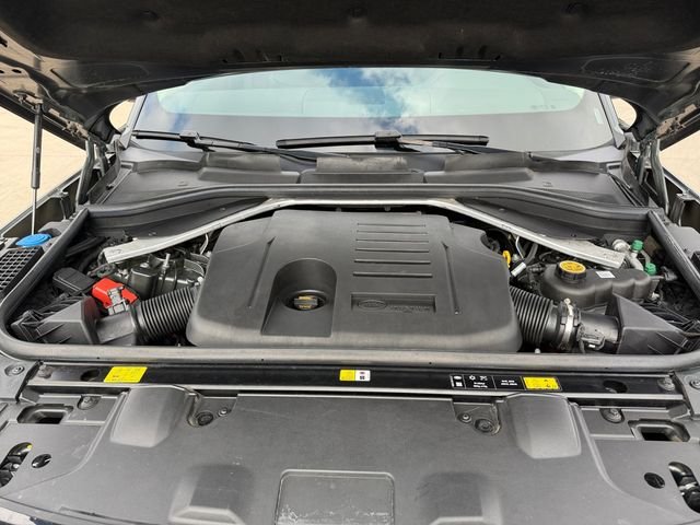 Used 2024  Land Rover SE image 19