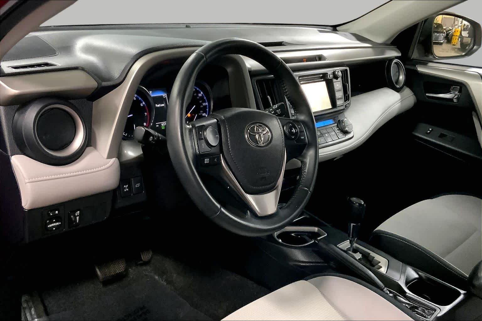 Used 2016 Barcelona Red Metallic Toyota XLE image 18