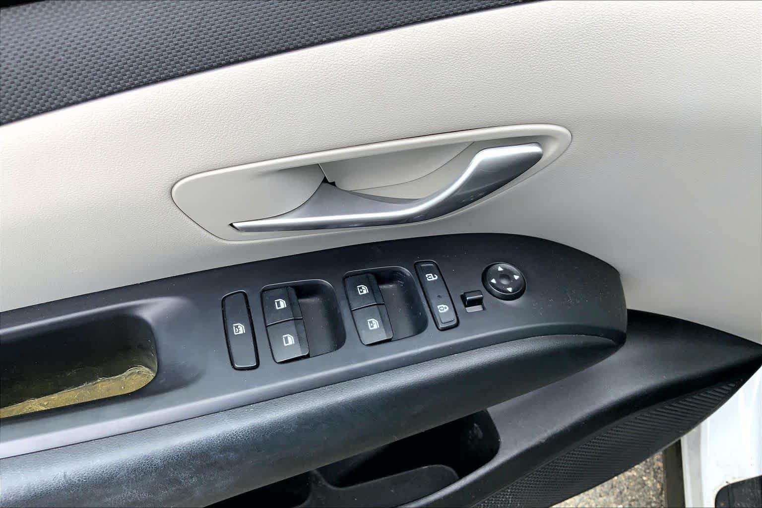 Used 2022 Quartz White Hyundai SEL image 35
