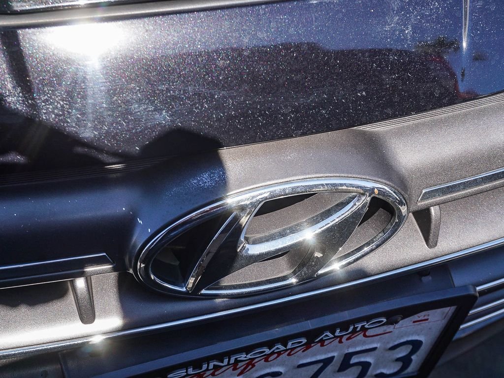 Used 2019 Black Hyundai SE image 11