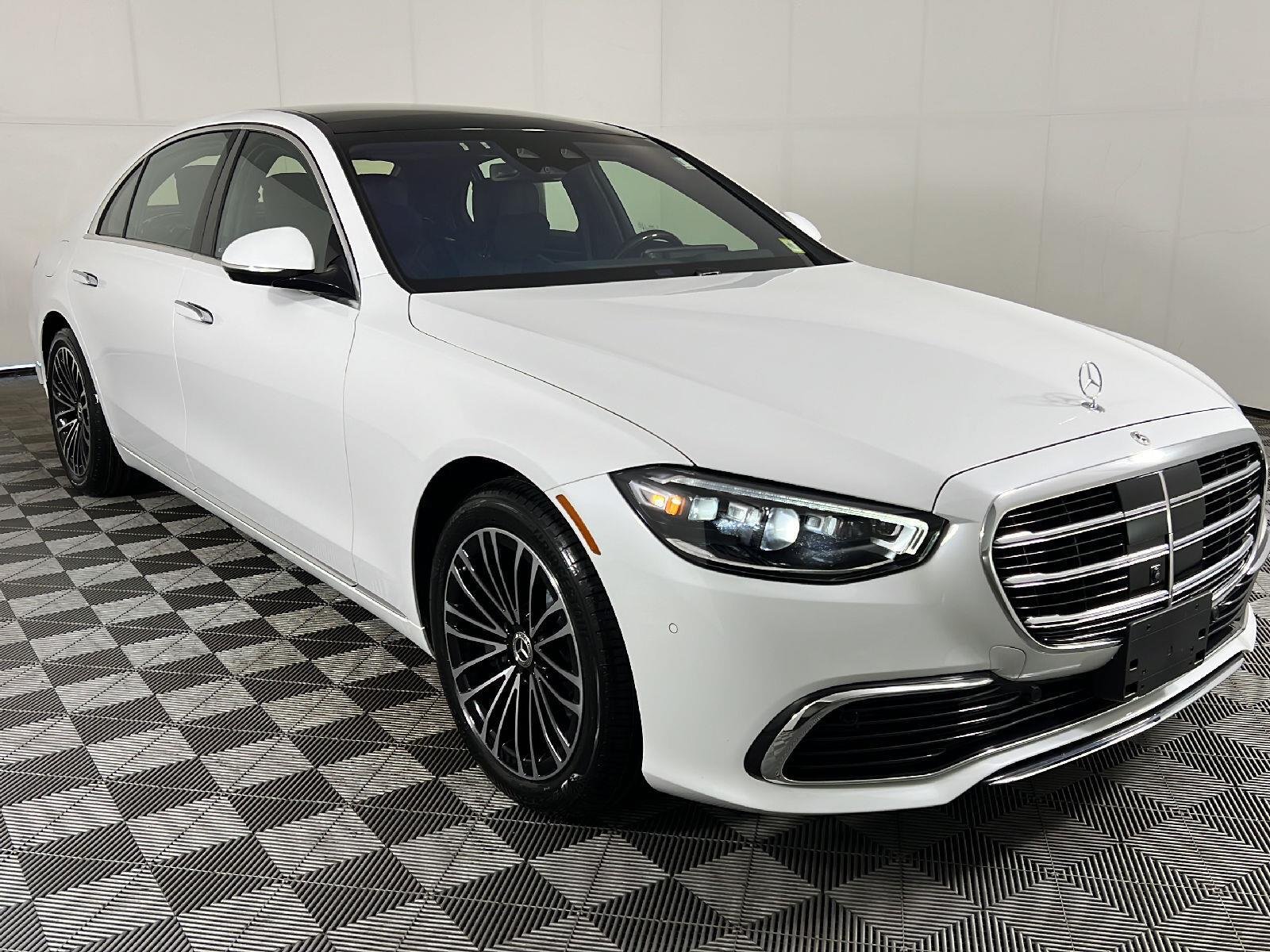Used 2024 MANUFAKTUR Moonlight White Metallic Mercedes-Benz S 580 image 24