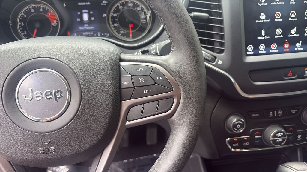 Used 2022 Gray Jeep Latitude Lux image 21