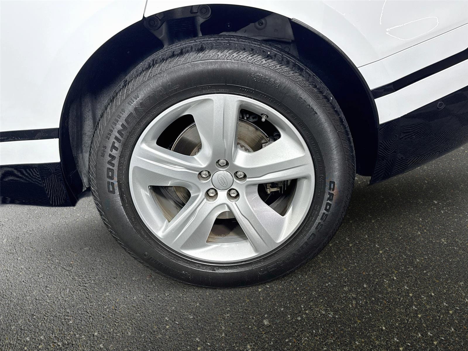 Used 2021 Fuji White Land Rover S image 33