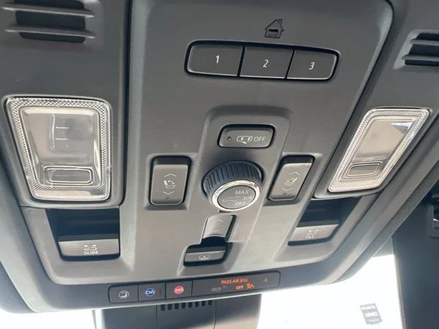 Used 2023 IRIDESCENT PEARL TRICOAT Chevrolet Premier image 37