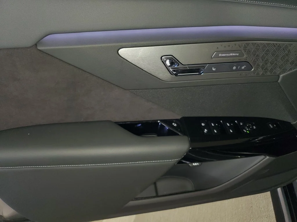 New 2027 BMW Individual Two-Tone Oxide Grey Metallic with Black Sapphire Metallic BMW  image 14