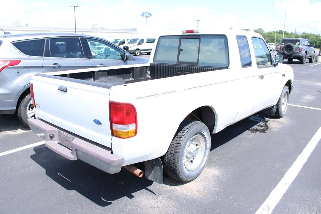 Used 1997  Ford XL image 7