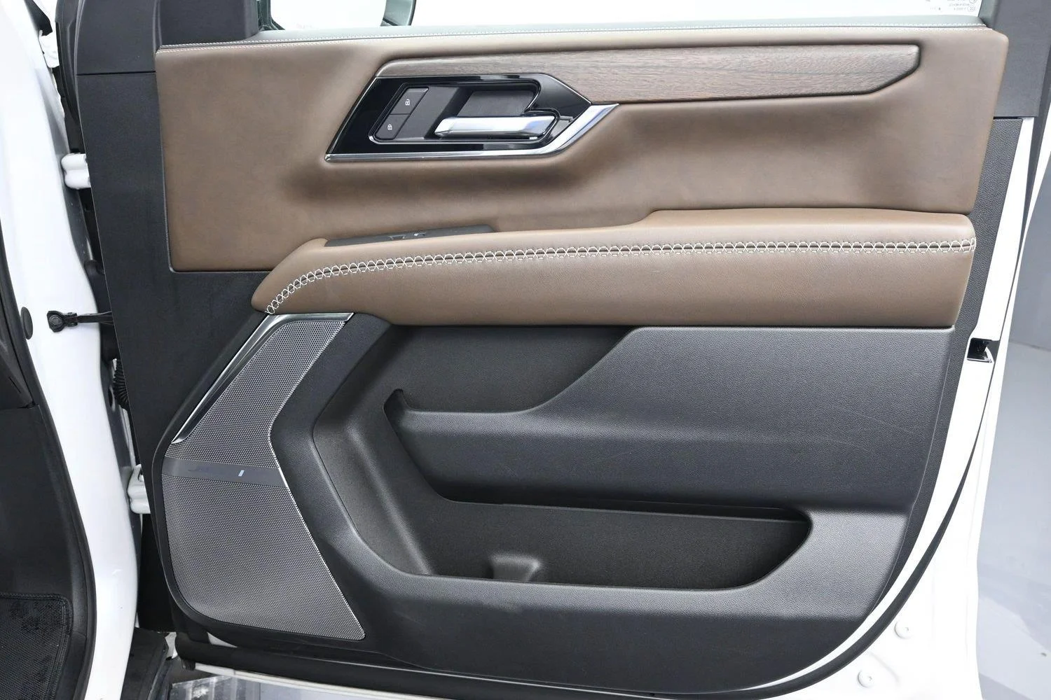 2025 GMC Yukon Denali Ultimate - Photo 10