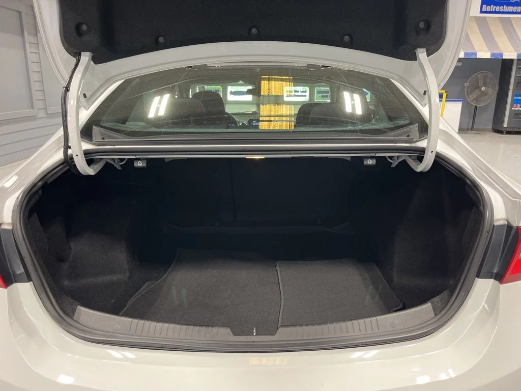 Used 2020 Summit White Chevrolet LS image 30