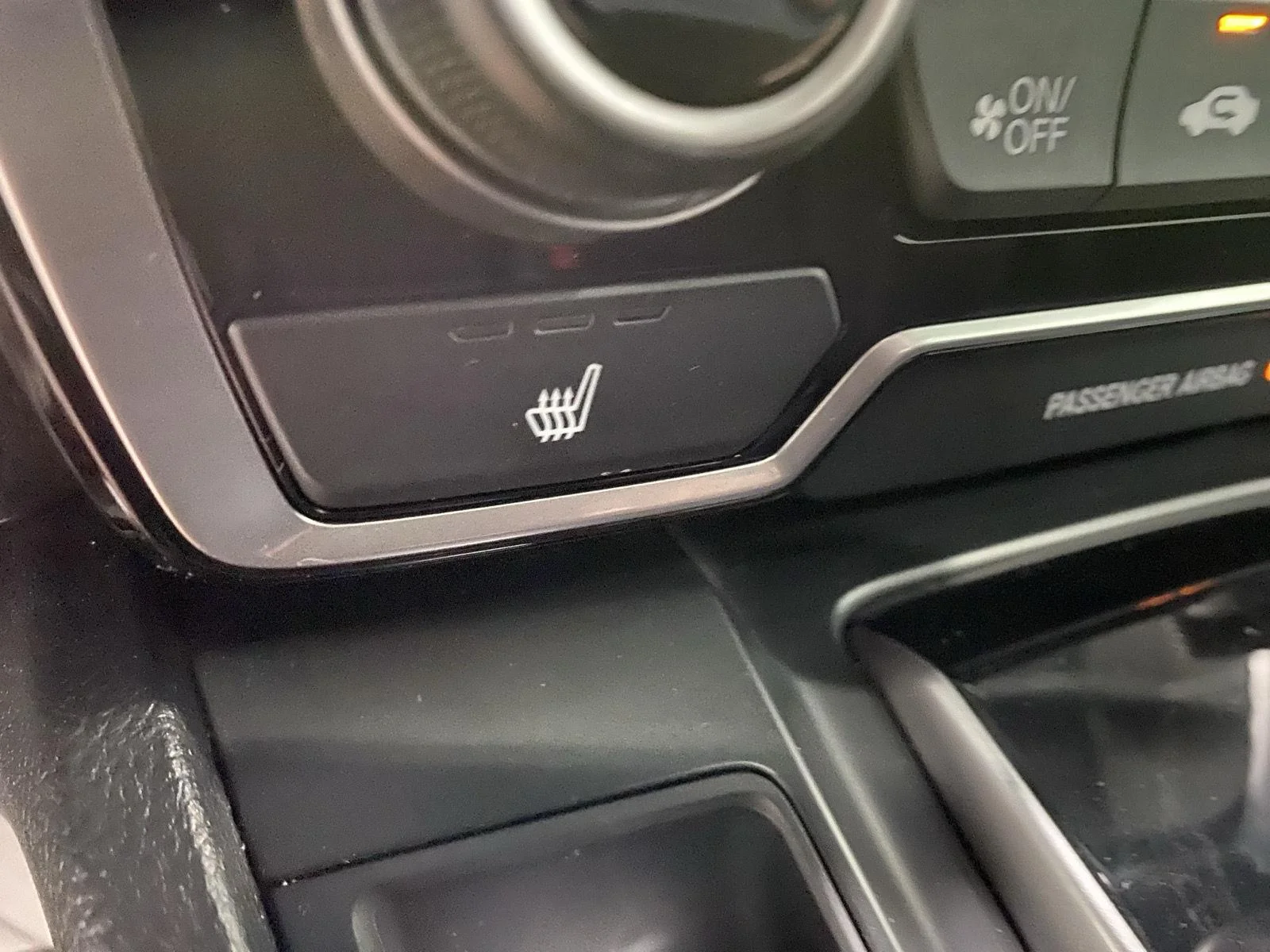 Used 2019 Modern Steel Metallic Honda Touring image 31