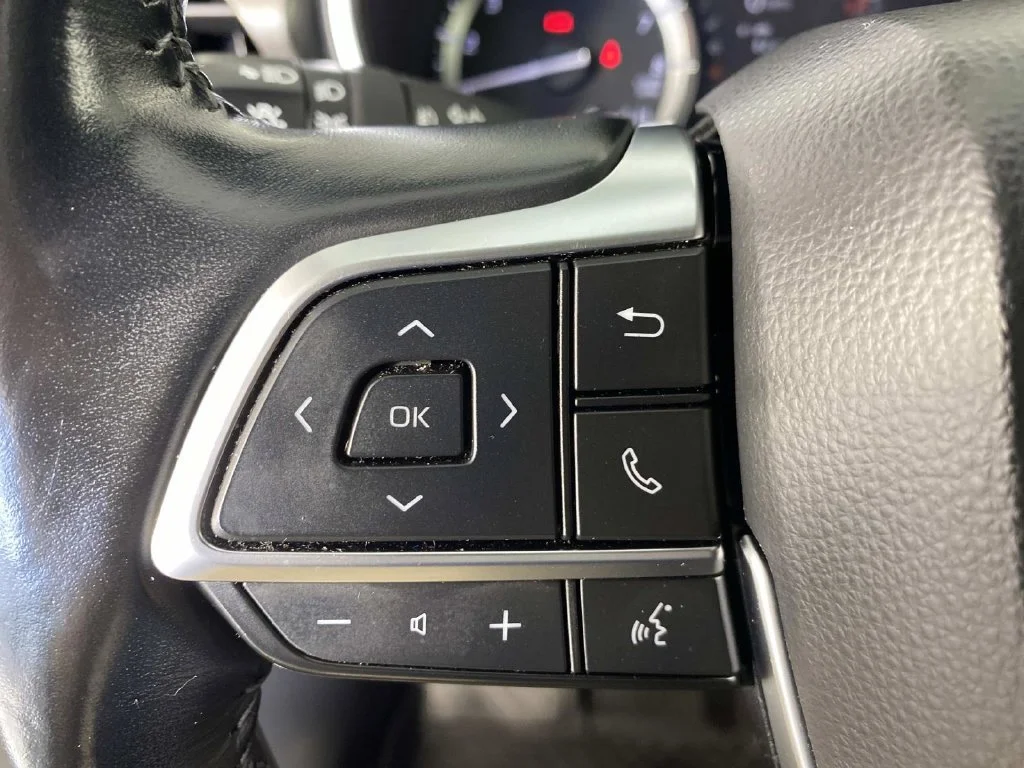 Used 2021 Blizzard Pearl Toyota XLE image 20