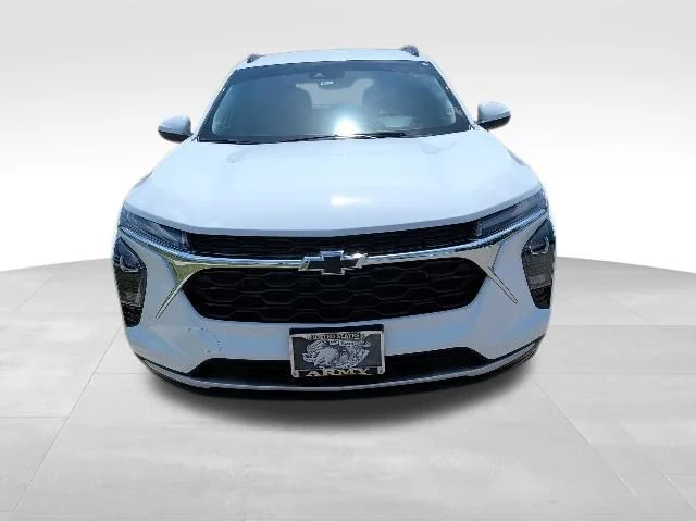 Used 2025 White Chevrolet LT image 8