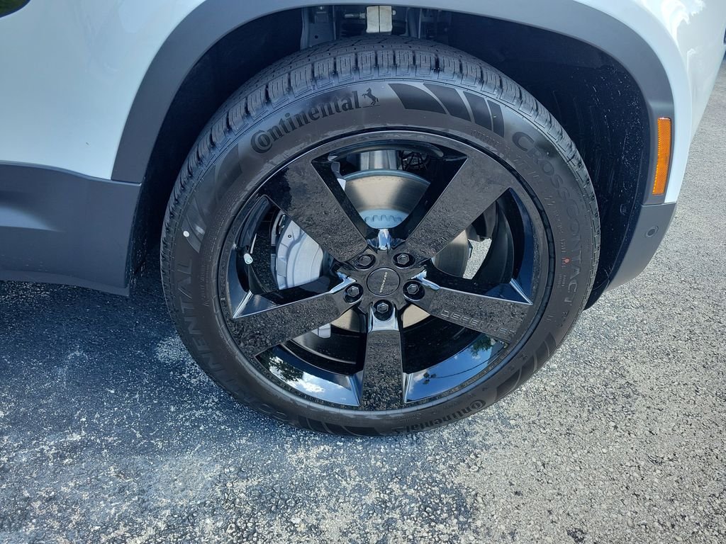 New 2026 Fuji White Land Rover S image 12