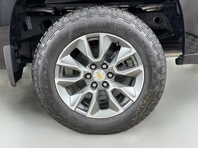New 2026 Black Chevrolet LT image 31