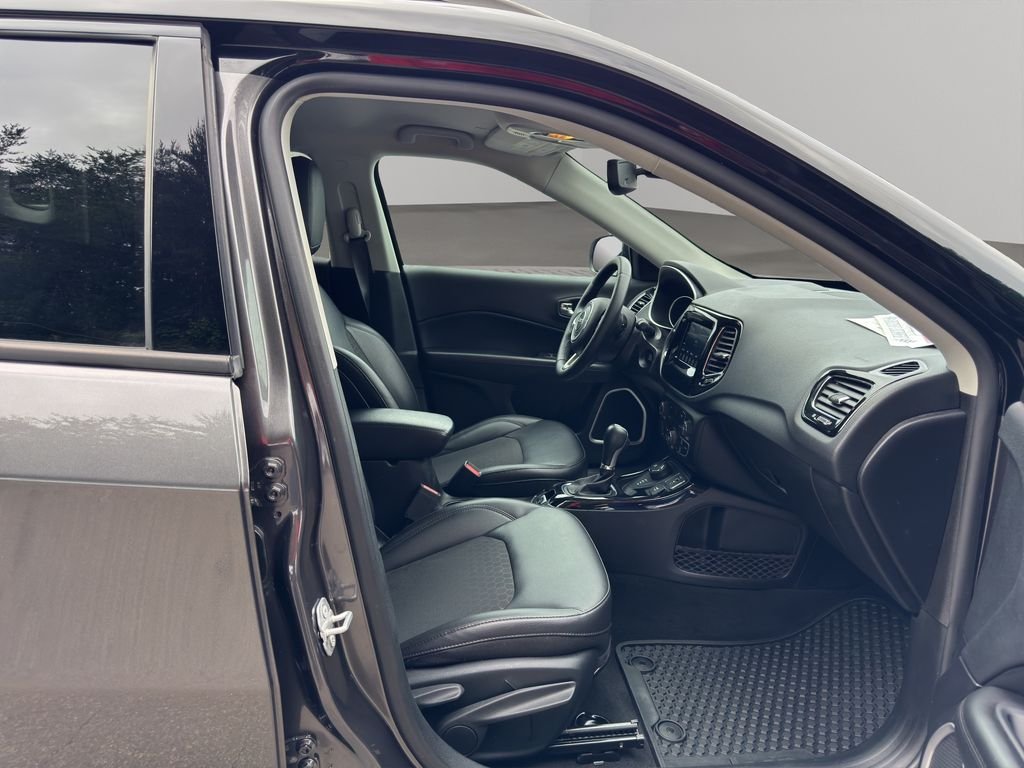 Used 2019 Granite Crystal Met Jeep Altitude image 17