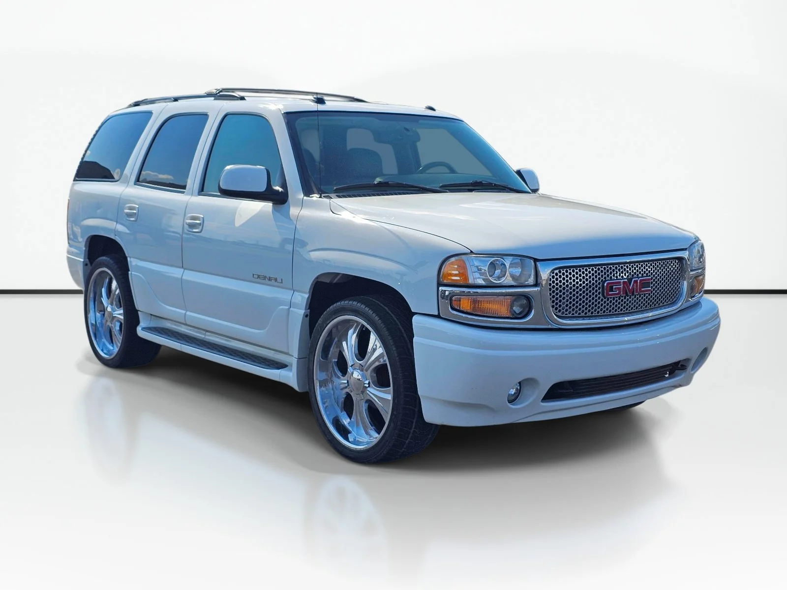 Used 2005 Summit White GMC Denali image 6