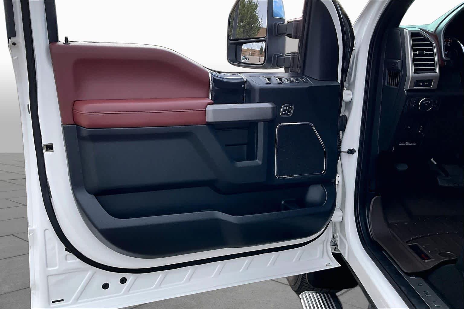 Used 2020 Star White Metallic Tri-Coat Ford Platinum image 22