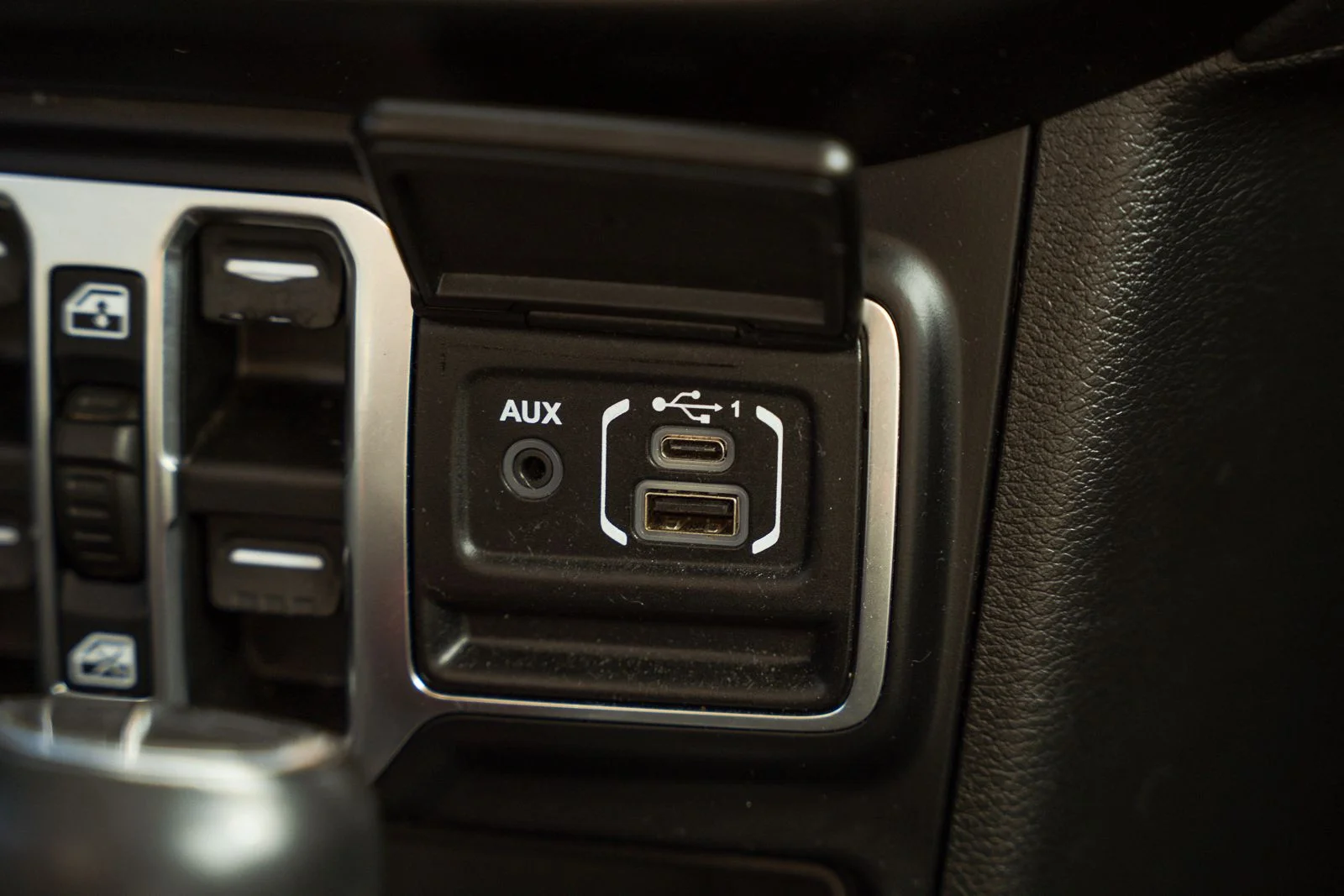 Used 2022 Gray Jeep Overland image 39