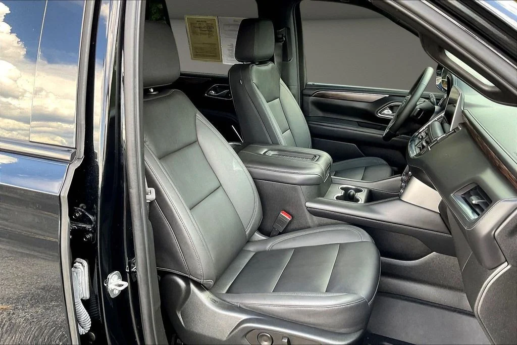 Used 2023 Black Chevrolet Z71 image 31