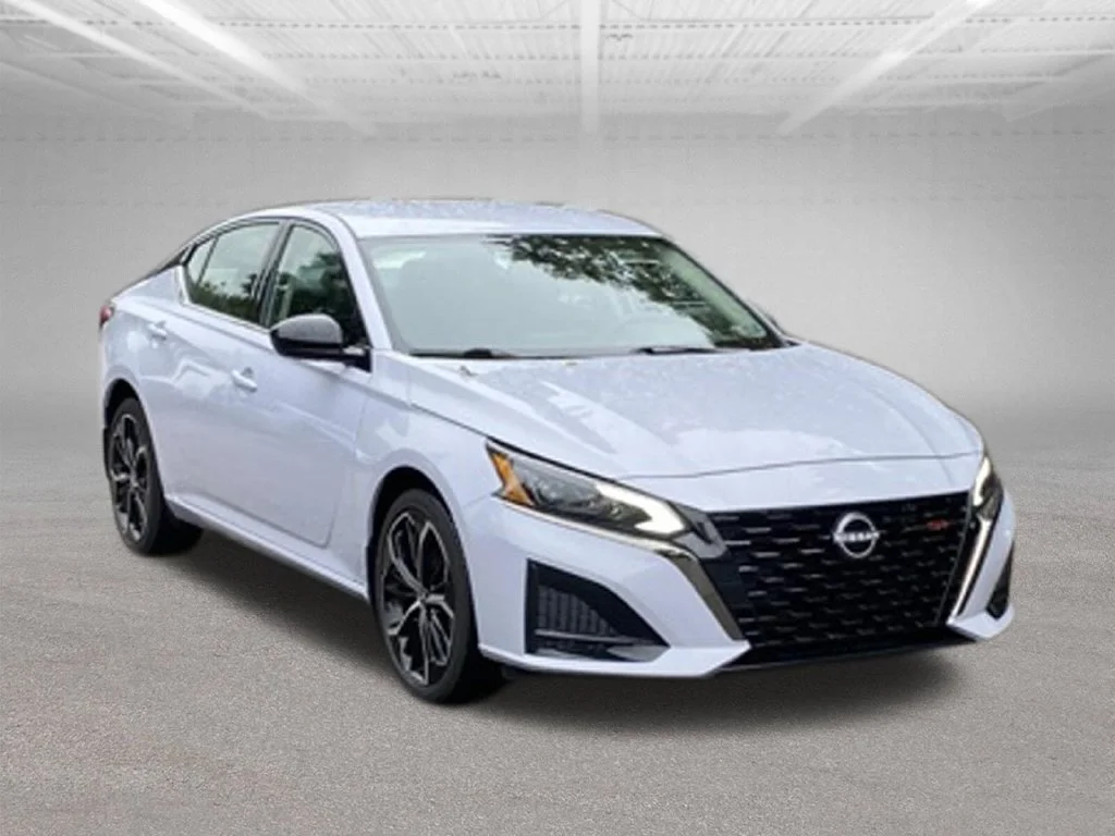 Used 2025 Gray Nissan 2.5 SR image 8