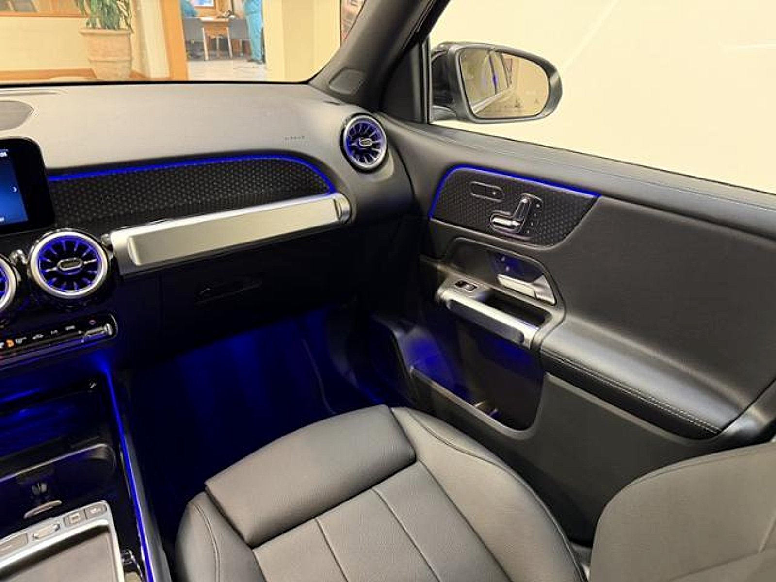 Certified Used 2025 Cirrus Silver Metallic Mercedes-Benz 4MATIC® image 10